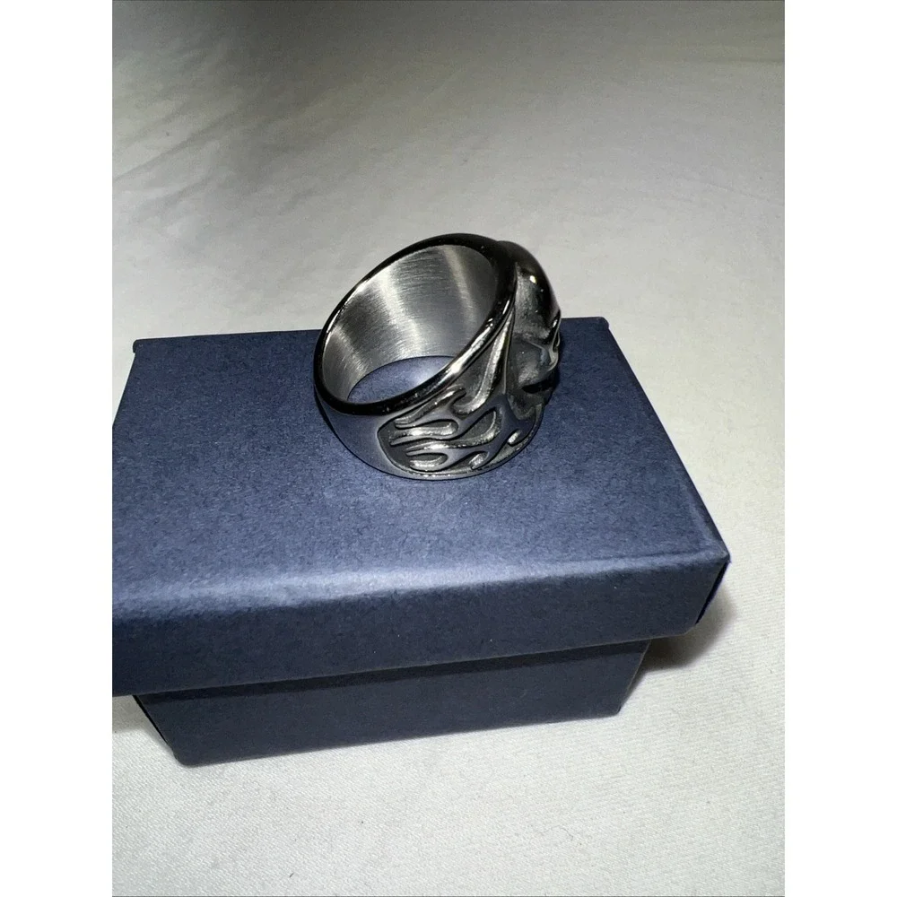 Bandmax Stainless Steel Skull Ring Flames On Sides Size 9 Men's - Picture 4 of 5